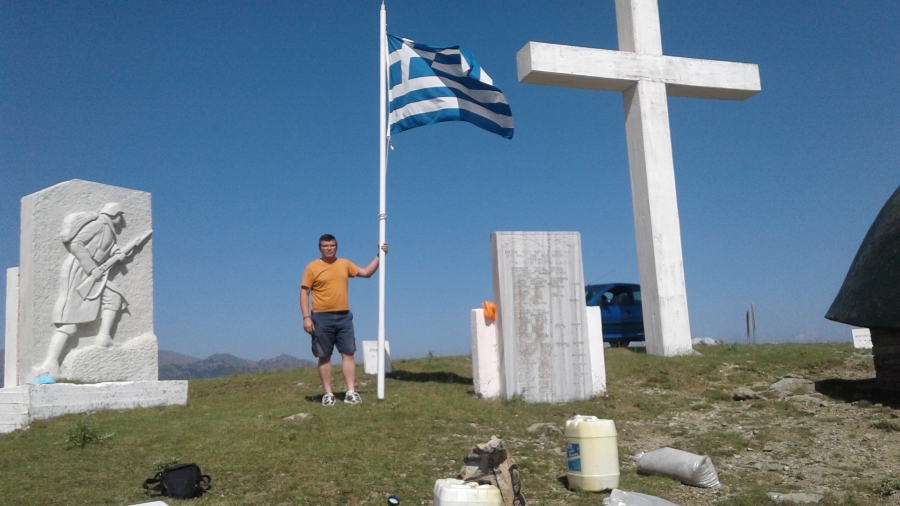 Τοποθέτησαν την Ελληνική Σημαία στο ύψωμα Αννίτσα