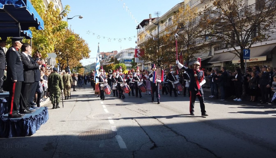 Εορτασμός 28ης Οκτωβρίου: Υπό τους ήχους της Φιλαρμονικής  Γαστουρίου Κέρκυρας η παρέλαση στα Γρεβενά (VIDEO)