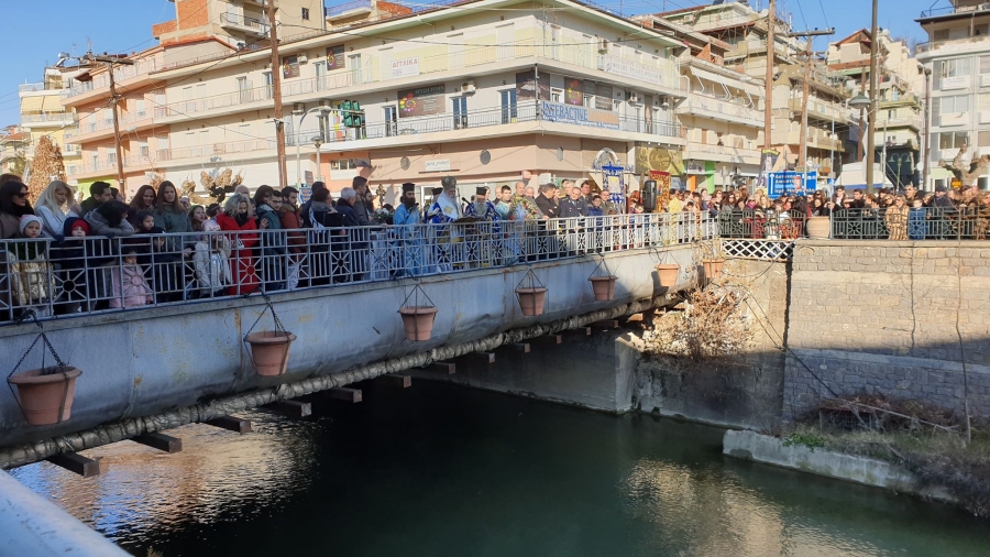 Ο Εορτασμός των Θεοφανείων και ο καθαγιασμός των υδάτων στα Γρεβενά (VIDEO)