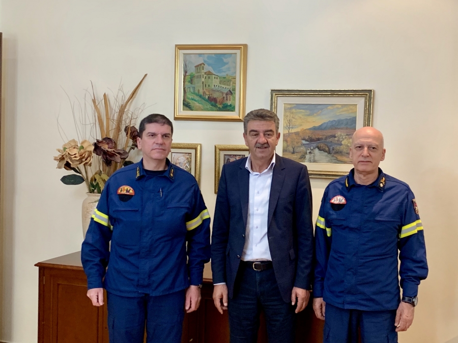 Εθιμοτυπική επίσκεψη του Περιφερειακού Διοικητή Πυροσβεστικών Υπηρεσιών Δυτικής Μακεδονίας στον Δήμαρχο Γρεβενών