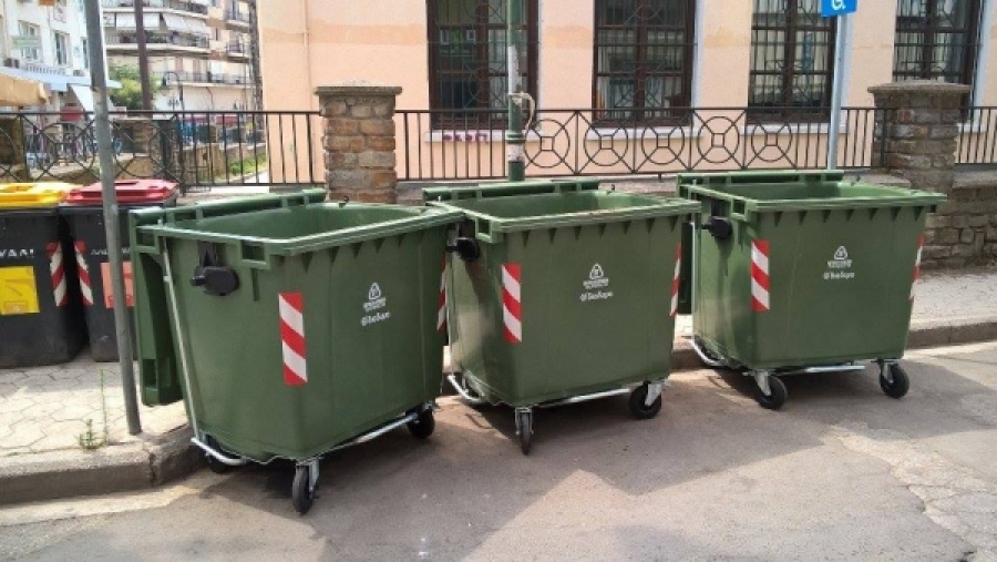 Εργασίες πλύσης και απολύμανσης των κάδων απορριμμάτων από την Υπηρεσία Καθαριότητας του Δήμου Γρεβενών