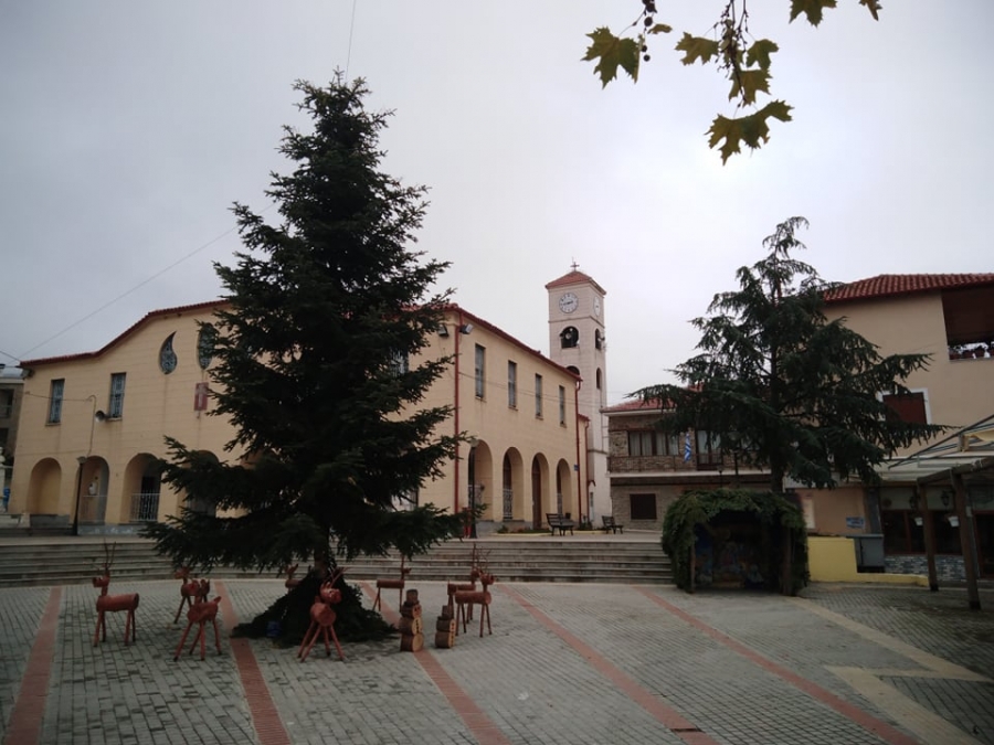 Ο Δήμος Δεσκάτης ξεκίνησε τον Χριστουγεννιάτικο στολισμό