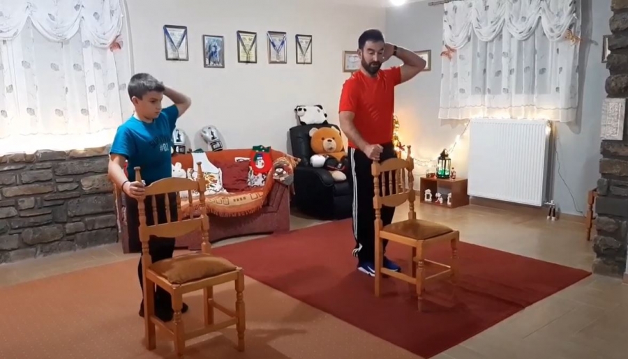 Πρόγραμμα γυμναστικής με την χρήση καρέκλας. – Ευχές για τις γιορτές.