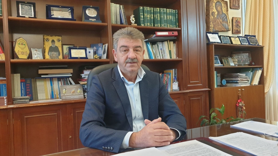 Οι ευχές του Δημάρχου Γρεβενών Γιώργου Δασταμάνη για το νέο έτος και η προτροπή του για τον εμβολιασμό. (VIDEO)