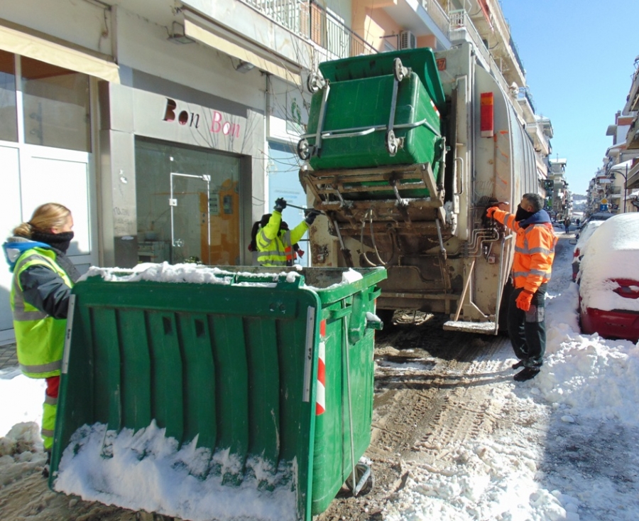 Δήμος Γρεβενών: Στο καθήκον οι εργαζόμενοι της Υπηρεσίας Καθαριότητας -Κανονικά η αποκομιδή των απορριμμάτων παρά τα χιόνια και το ψύχος