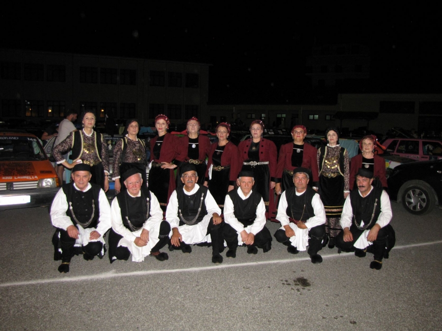 Το χορευτικό τμήμα του συλλόγου Γρεβενιωτών Κοζάνης Ο ΑΙΜΙΛΙΑΝΟΣ στο topos Festival.