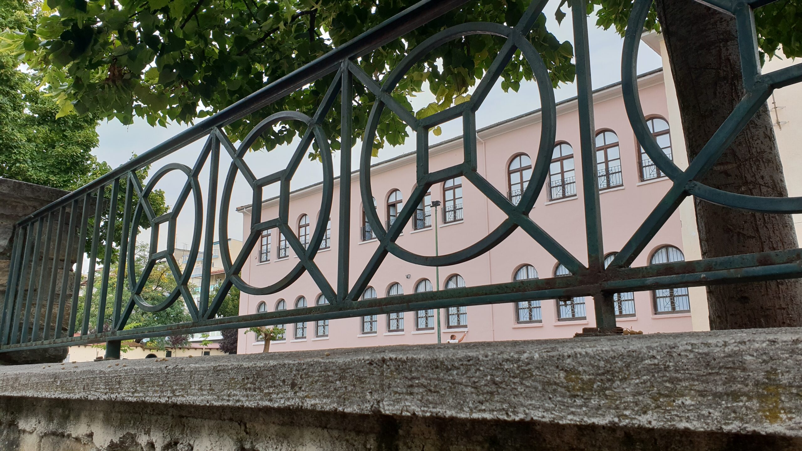 ΣΥΛΛΟΓΟΣ ΔΑΣΚΑΛΩΝ & ΝΗΠΙΑΓΩΓΩΝ: Τα σχολεία δεν είναι το παιχνίδι  μουσικές καρέκλες,  (για να λειτουργούν ανάλογα με τι περισσεύει)