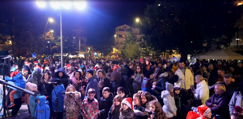 Δήμος Γρεβενών: Παιδιά και Δήμαρχος έδωσαν το σύνθημα για το άναμμα του Χριστουγεννιάτικου Δέντρου (Βίντεο+Φωτογραφίες)