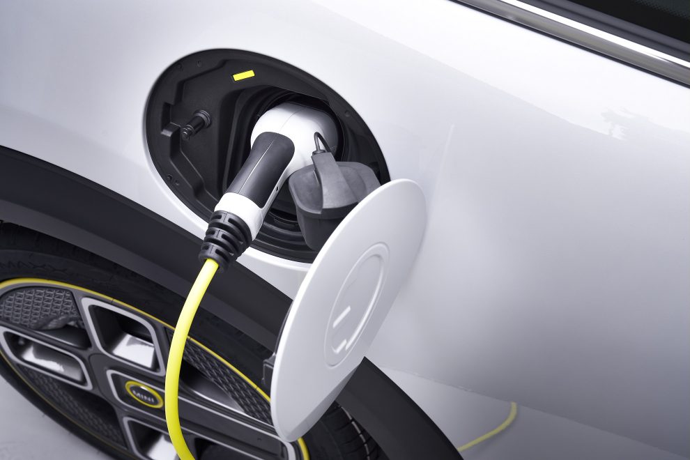 Εύκολη αναζήτηση σημείων φόρτισης για ηλεκτρικά οχήματα με τη νέα εφαρμογή «Recharge»