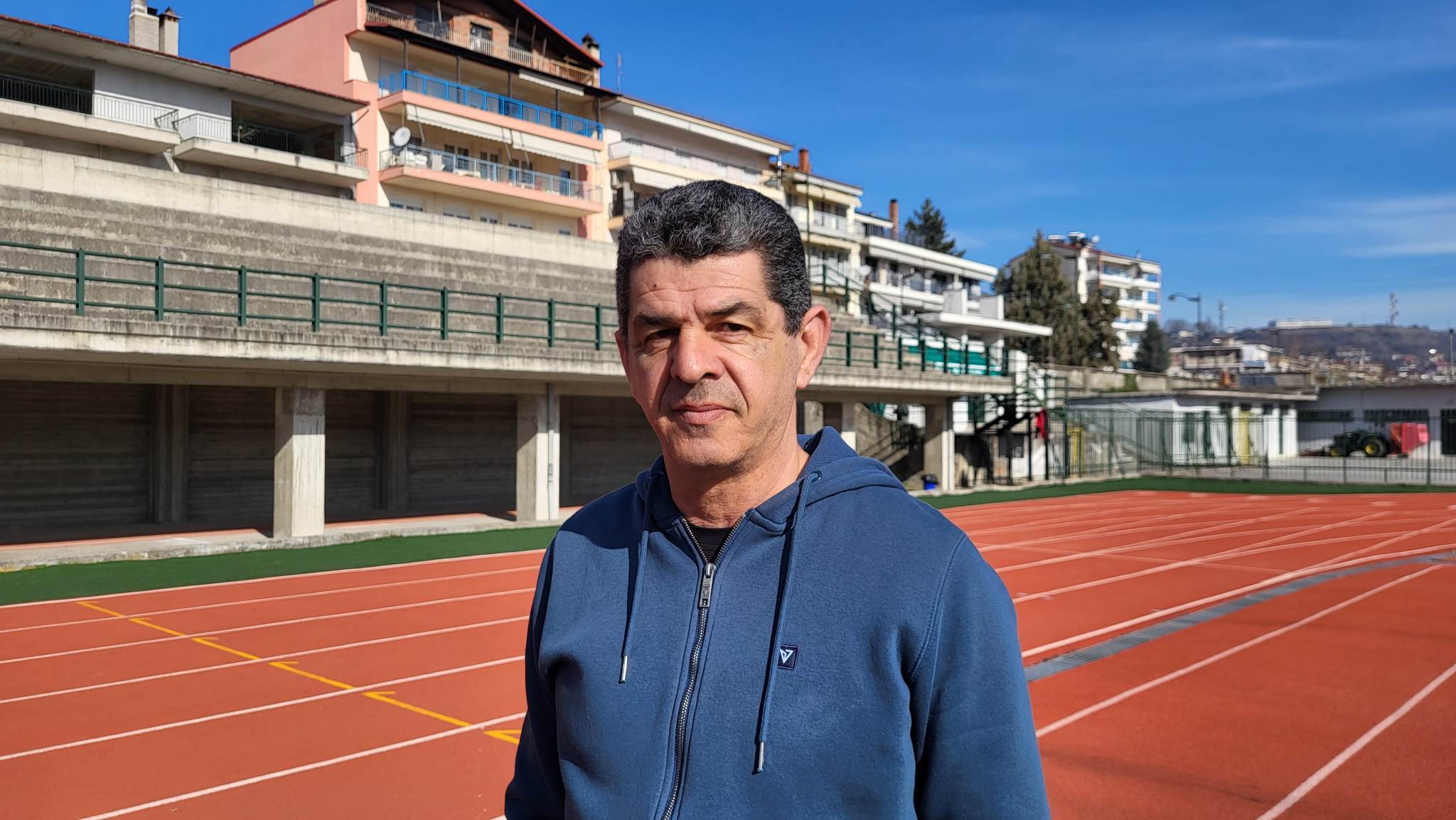 O Γιάννης Παπαζήσης στο  greveniotis.gr, μιλάει για Γυμναστική Ένωση, Μίλτο Τεντόγλου και Κλασικό Αθλητισμό