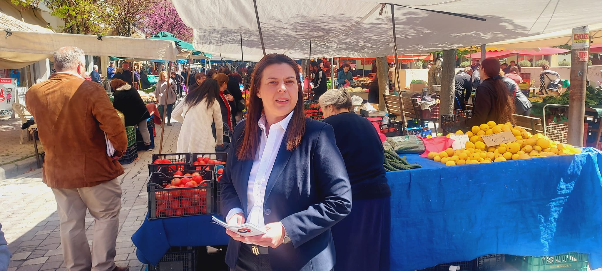 “Η Φωτεινή Τζουβάρα, υποψήφια βουλευτής Π.Ε. Γρεβενών του ΣΥΡΙΖΑ ΠΣ στην λαϊκή αγορά Γρεβενών και στα καταστήματα της πόλης μας”.