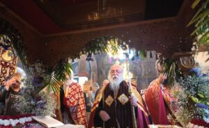 Μεγάλη Παρασκευή: Σε κλίμα κατάνυξης η αποκαθήλωση του Ιησού,  στον Ιερό Ναό Αγίου Γεωργίου Βαροσίου (βίντεο)