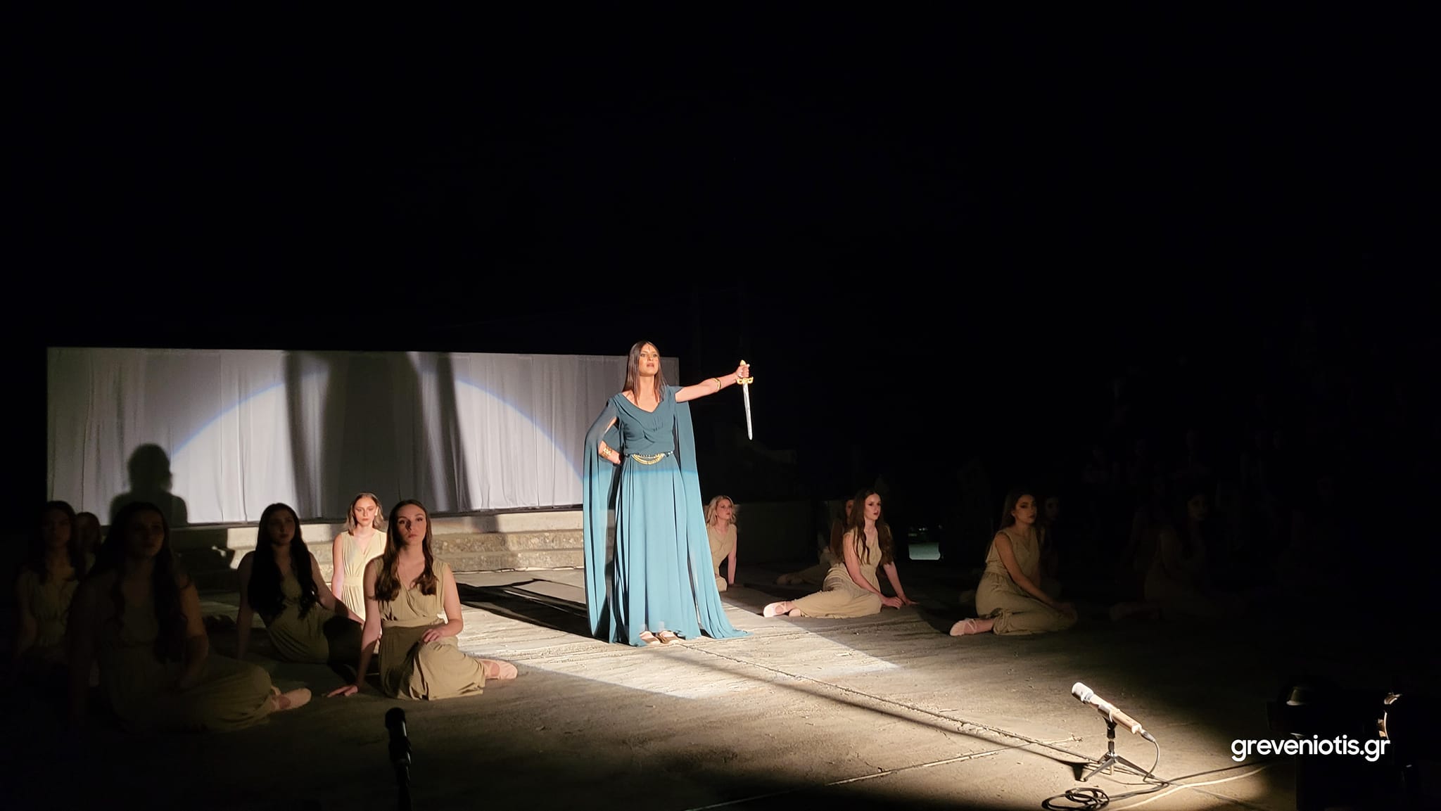 ΜΗΔΕΙΑ του Ευριπίδη: Μια εξαιρετική παράσταση απο τη Θεατρική Ομάδα «Εξ αμάξης» (video -φωτογραφίες)
