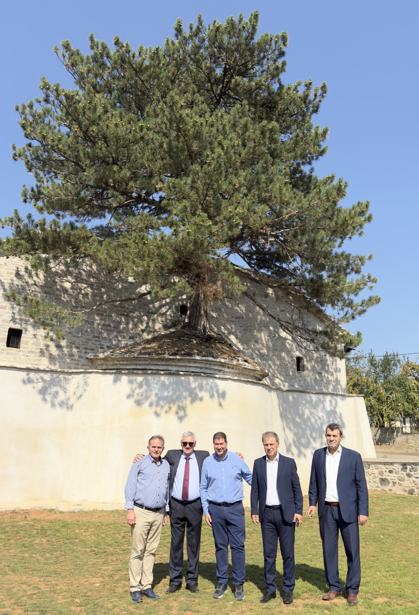 <strong>Ο Βουλευτής Π.Ε. Γρεβενών στη Σαμαρίνα, στα θυρανοίξια της Παναγίας και στον Μεγάλο χορό</strong>