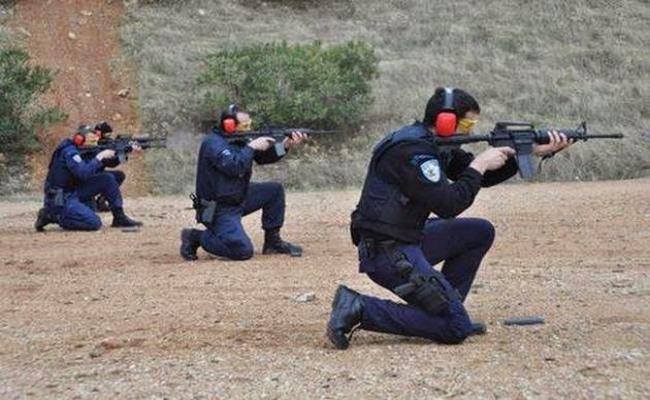 Εκπαίδευση  Αστυφυλάκων στο πεδίο βολής με πραγματικά πυρά