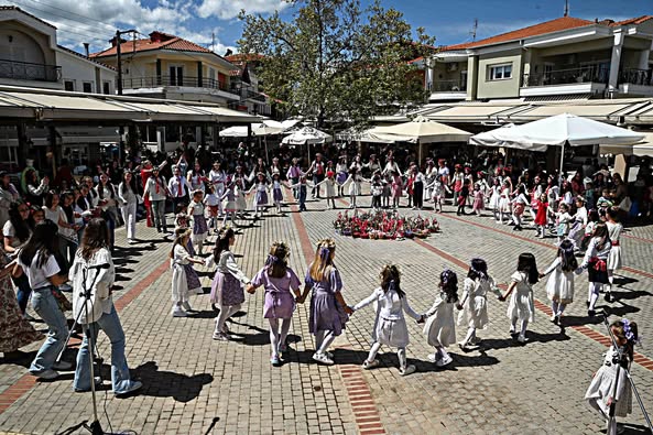 ΤΟ ΕΘΙΜΟ ΤΩΝ ΛΑΖΑΡΙΝΩΝ ΣΤΗ ΔΕΣΚΑΤΗ