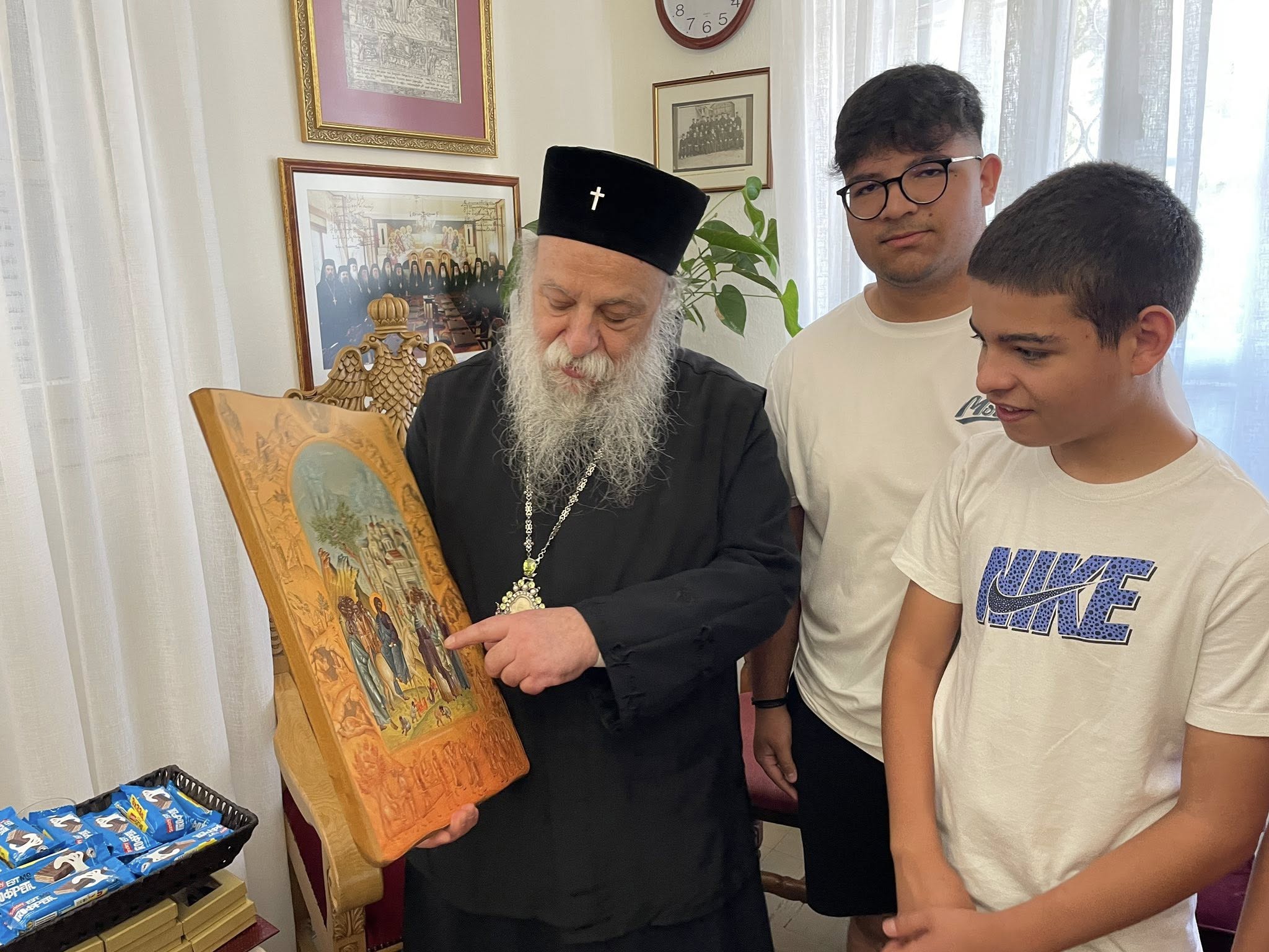 Ευχές απο τις Αρχές του τόπου αλλά και πλήθος πιστών  στον Μητροπολίτη για τα ονομαστήρια του