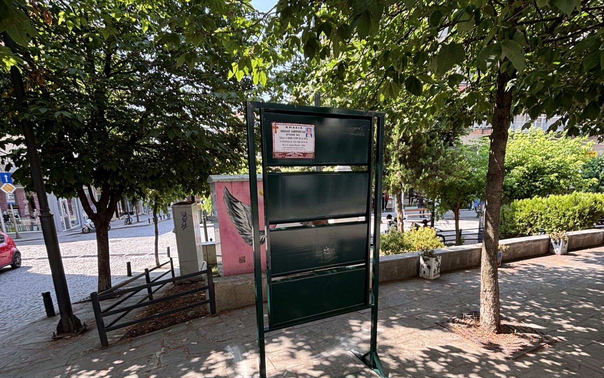 Δήμος Γρεβενών: Τοποθετήθηκαν ειδικές κατασκευές για αγγελτήρια πένθιμων γεγονότων – Θετική η ανταπόκριση των Γραφείων Τελετών