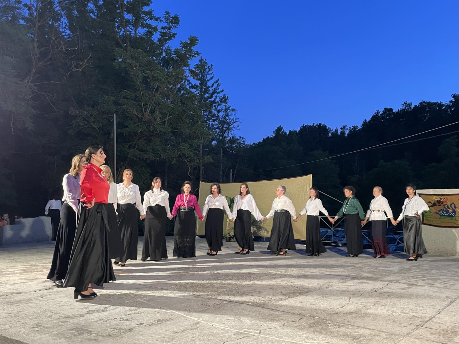 Η χορευτική βραδιά του τμήματος παραδοσιακών χορών του Δήμου Γρεβενών