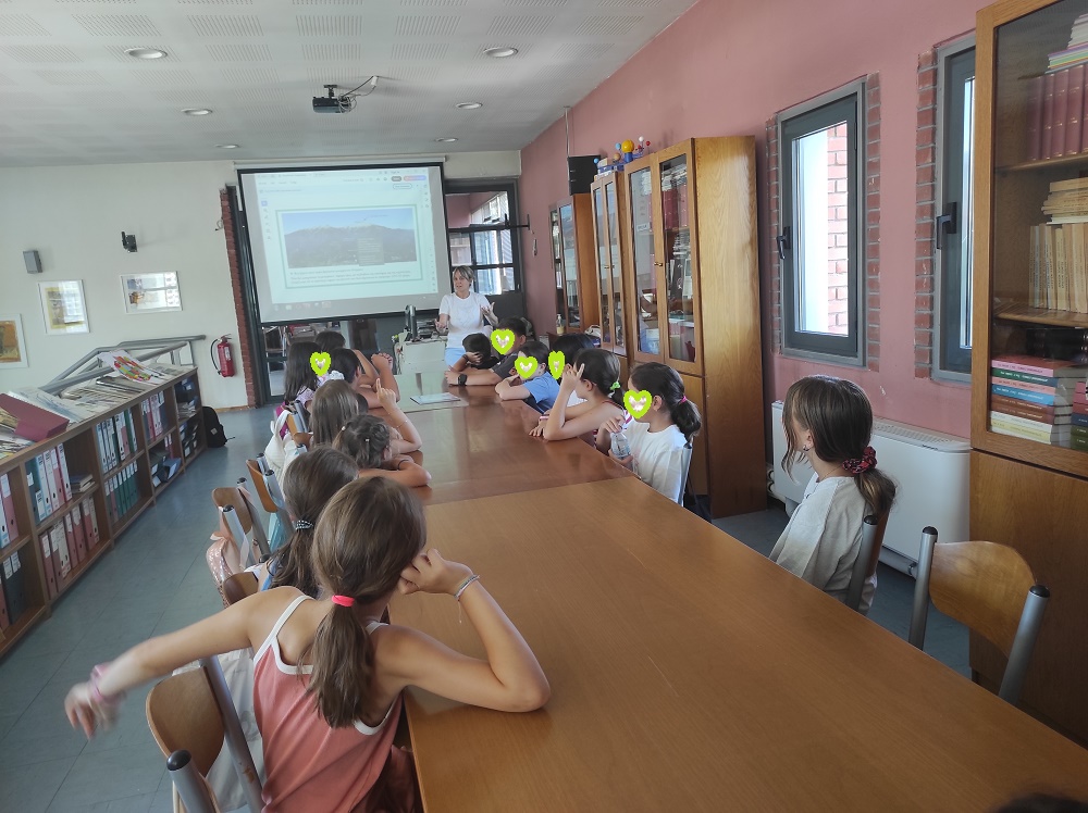 ΣΤΗ ΒΙΒΛΙΟΘΗΚΗ ΟΛΑ ΕΙΝΑΙ…ΘΕΪΚΑ!