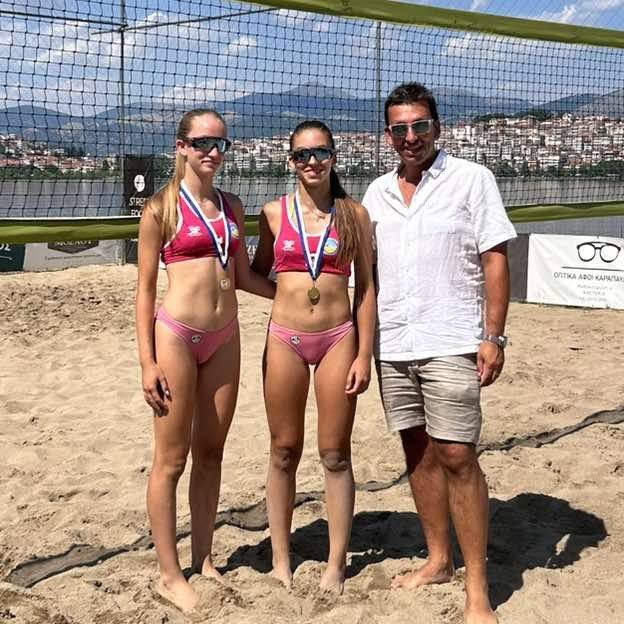 Πρωταθλήτριες για 3η συνεχόμενη χρονιά οι αδερφές Αντωνοπούλου – Αήττητες και στα Final στα Πρωταθλήματα Κ17 & Κ19 BEACH VOLLEY JUNIORS REGIONAL 2025 της ΕΣΠΕΜ.