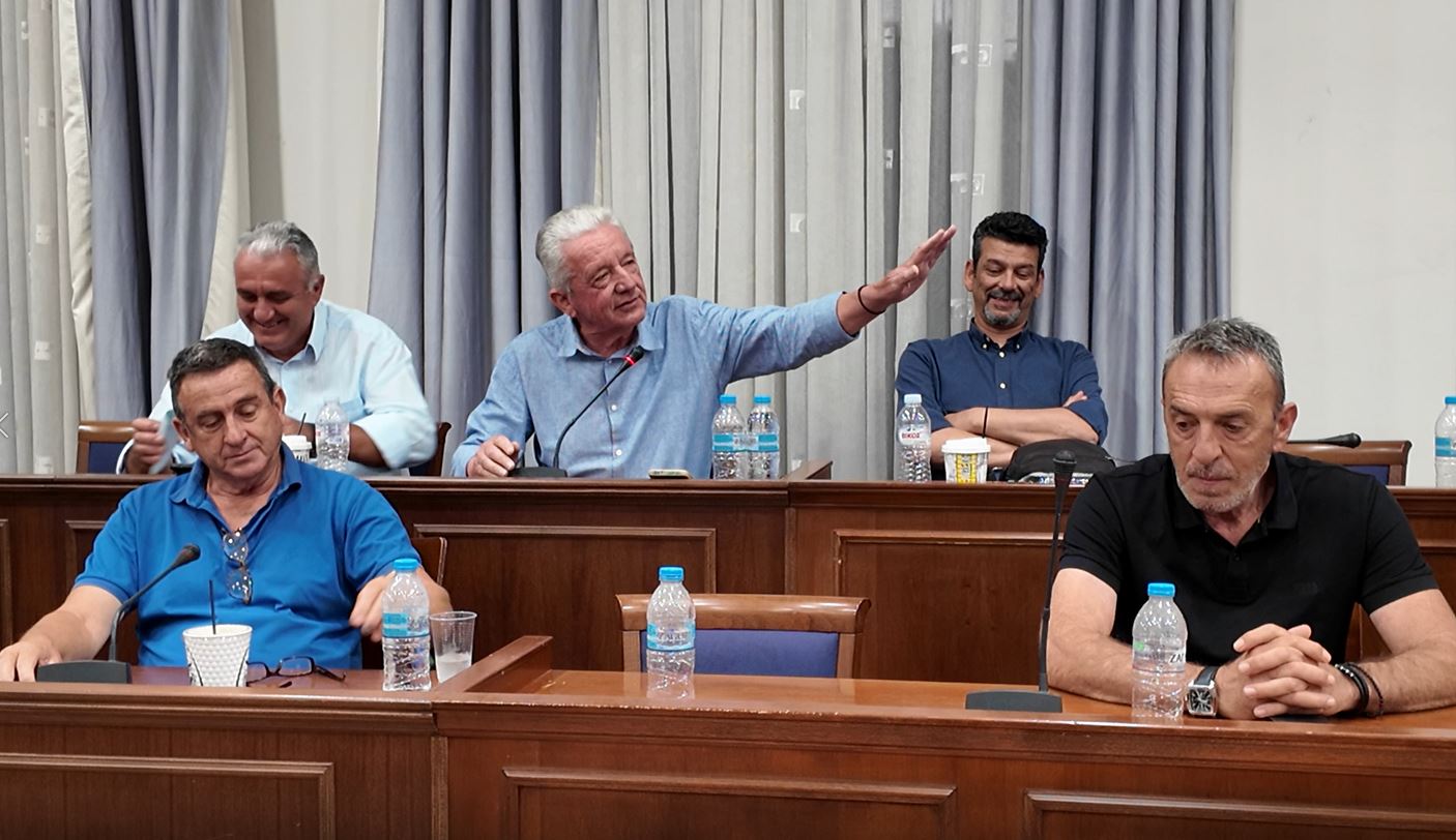 Σε κλίμα έντασης  η συνεδρίαση του Δημοτικού Συμβουλίου. (video)