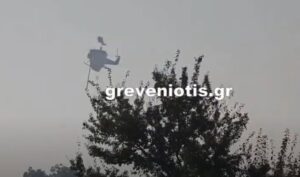 Ώρα 19:00: Και με εναέρια μέσα συνεχίζεται η επιχείρηση κατάσβεσης της φωτιάς που ξέσπασε, το απόγευμα της Παρασκευής 29/8, στην Άνω Εκκλησία Γρεβενών (Βίντεο)