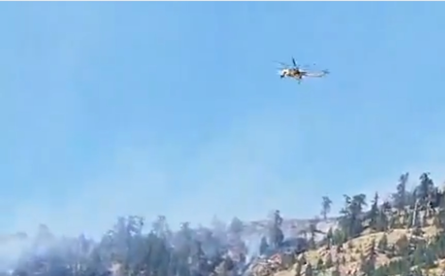 Μαίνεται η φωτιά στη Βάλια Κάλντα