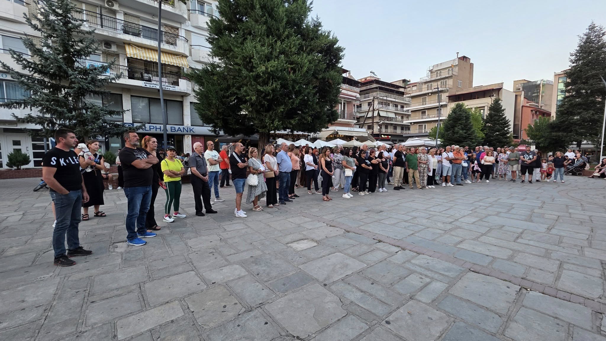 ΓΡΕΒΕΝΑ: «δεν έχω οξυγόνο» -Συγκέντρωση  με κεντρικό αίτημα την απόδοση δικαιοσύνης για τα θύματα των Τεμπών