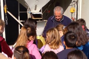 ΕΠΙΣΚΕΨΗ ΣΧΟΛΕΙΟΥ ΣΤΟ ΣΥΣΚΕΥΑΣΤΉΡΙΟ “ΑΓΡΟΣ ΤΗΣ ΠΙΝΔΟΥ”