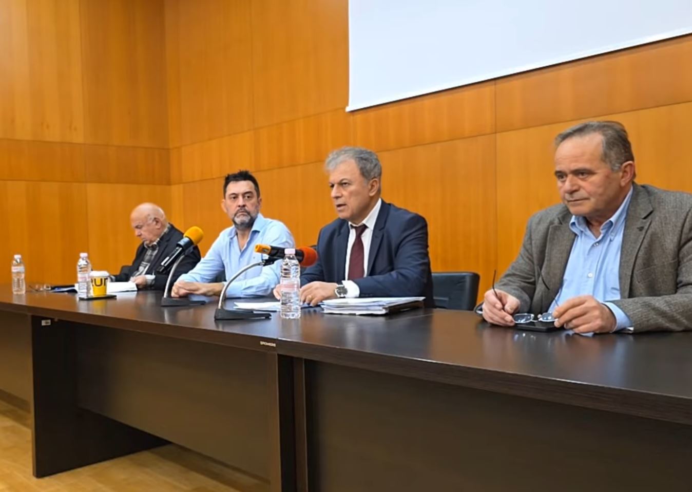 ΓΡΕΒΕΝΑ: Ένταση, αγωνία, διευκρινίσεις και δεσμεύσεις στη μεγάλη διαβούλευση για τον Υγειονομικό Χάρτη Bίντεο)