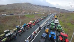 Η μεγαλύτερη αγροτική κινητοποίηση – μπλόκο των τελευταίων ετών από του αγρότες της Δυτικής Μακεδονίας στην Εγνατία Οδό στο ύψος της Σιάτιστας