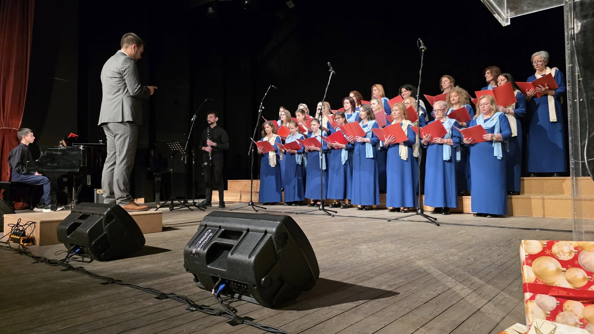 Χριστουγεννιάτικο Φεστιβάλ Χορωδιών στα Γρεβενά (βίντεο-φωτογραφίες)