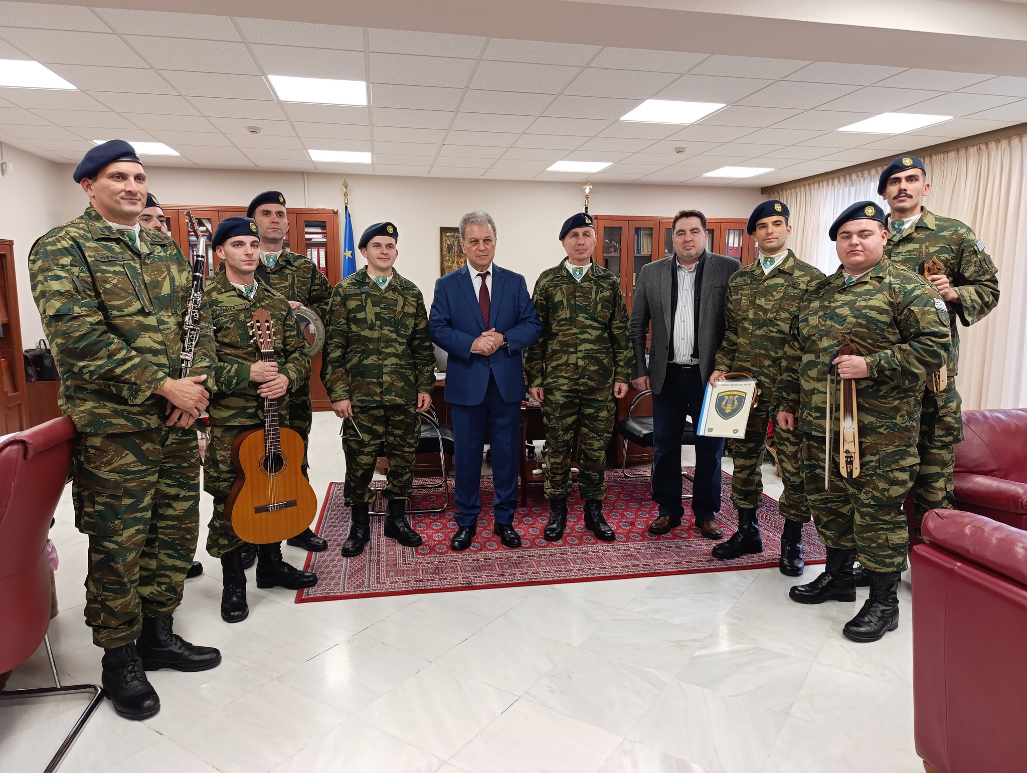 Τα Χριστουγεννιάτικα Κάλαντα έψαλαν στον Περιφερειάρχη Δυτικής Μακεδονίας Γιώργο Αμανατίδη