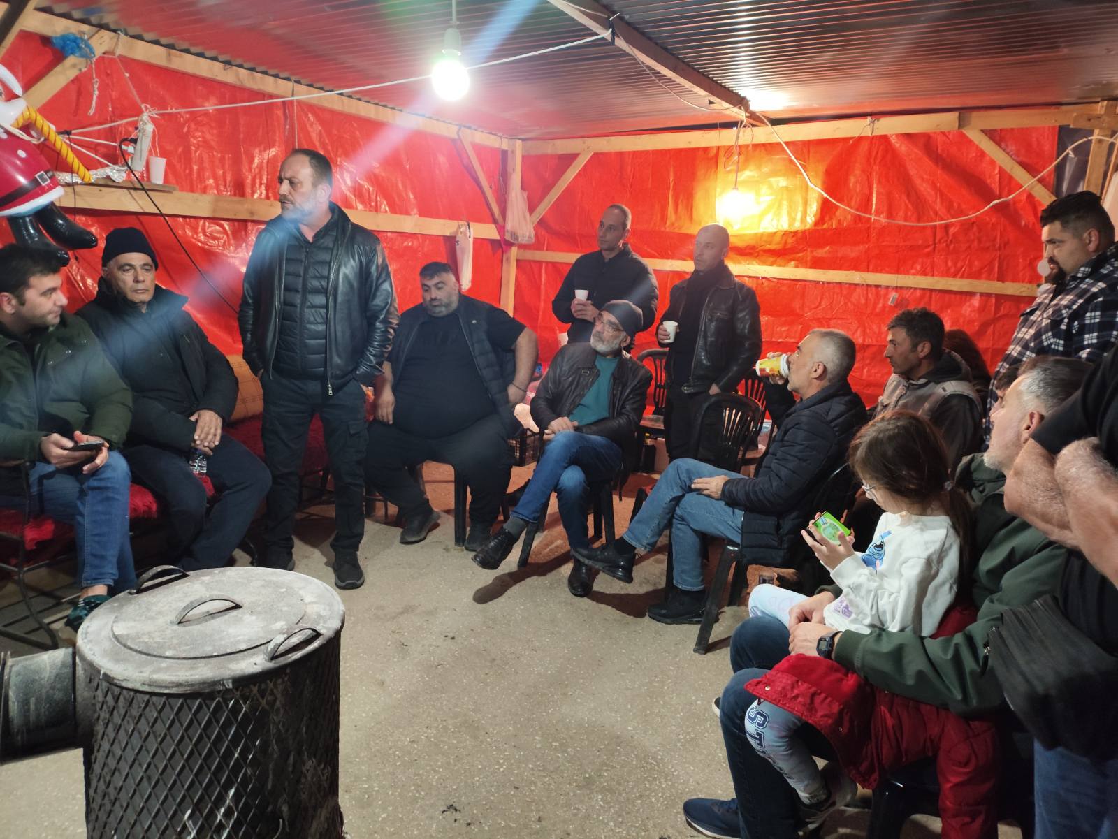 Στα μπλόκα των αγροτών σε Σιάτιστα, Φιλώτα και τελωνείο Νίκης αντιπροσωπεία του ΚΚΕ