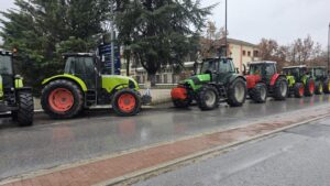 ΣΤΗΡΙΞΗ ΤΟΥ ΑΓΩΝΑ ΤΩΝ ΑΓΡΟΤΩΝ ΑΠΟ ΤΟ ΕΡΓΑΤΙΚΟ ΚΕΝΤΡΟ ΓΡΕΒΕΝΩΝ