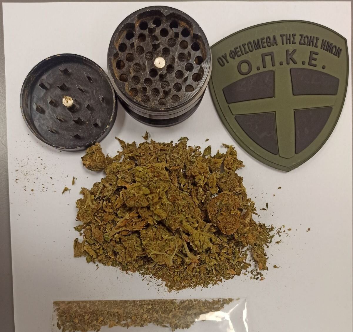 Συνελήφθη από αστυνομικούς της Ομάδας Πρόληψης και Καταστολής Εγκλήματος Γρεβενών 21χρονη ημεδαπή, για κατοχή ναρκωτικών ουσιών, σε περιοχή των Γρεβενών