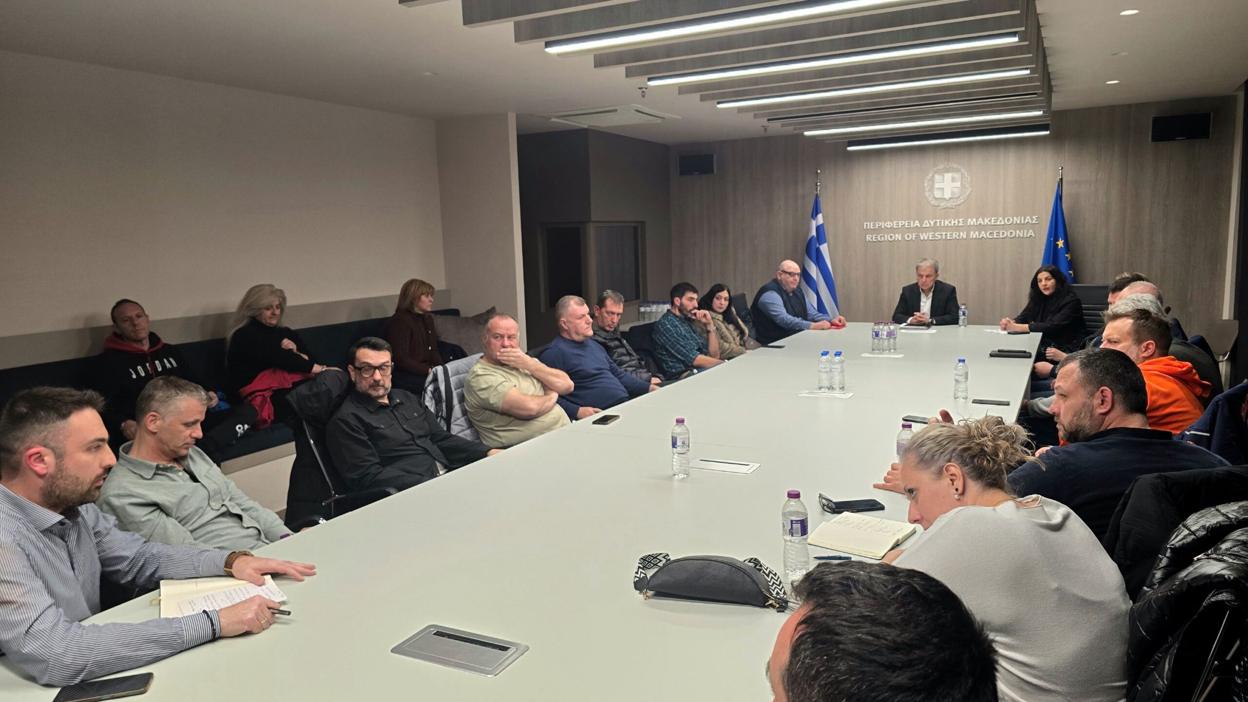 Περιφέρεια Δυτικής Μακεδονίας: Με τους εκπροσώπους των συλλόγων Βόλεϊ και Χάντμπολ ο Περιφερειάρχης Γιώργος Αμανατίδης