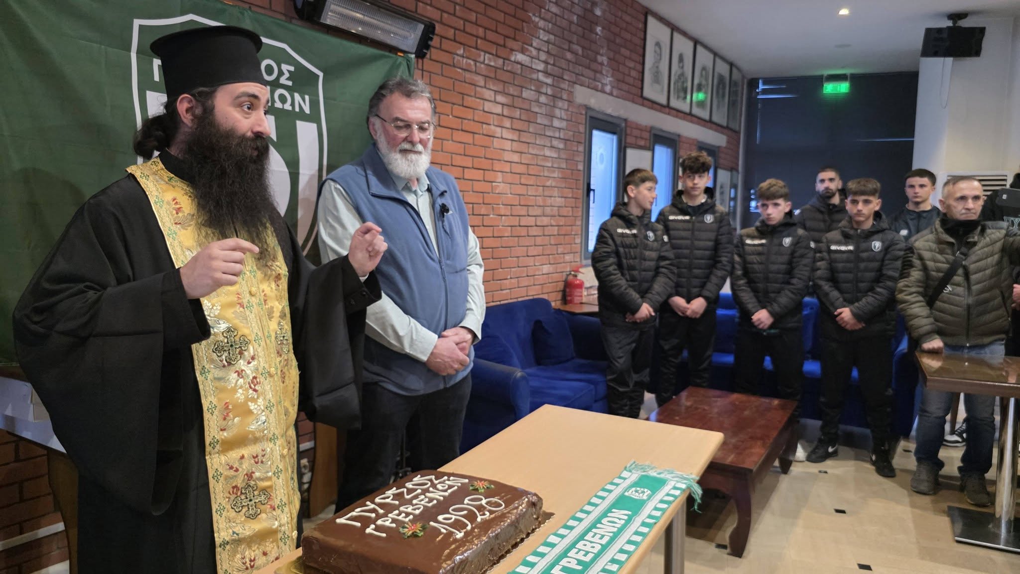 Σε εορταστικό κλίμα η κοπή της πρωτοχρονιάτικης πίτας του Πυρσού Γρεβενών  (φωτογραφίες-βίντεο)