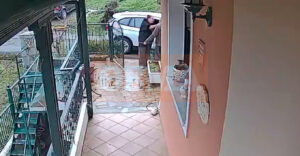 ΓΡΕΒΕΝΑ: βίντεο-ντοκουμέντο από τη σπείρα που “ρήμαζε” σπίτια και αυτοκίνητα – 12 συλλήψεις στη Βόρεια Ελλάδα