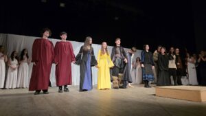 ΕΡΑΜΑΙ ΜΕΓΑ»: Μάγεψε τοι κοινό η «Ελένη» του Ευριπίδη που ζωντάνεψε στη σκηνή των Γρεβενών