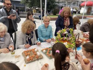 Η Αλεξάνδρα Σδούκου συμμετέχει ενεργά στο έθιμο της «περδίκας» στα Γρεβενά