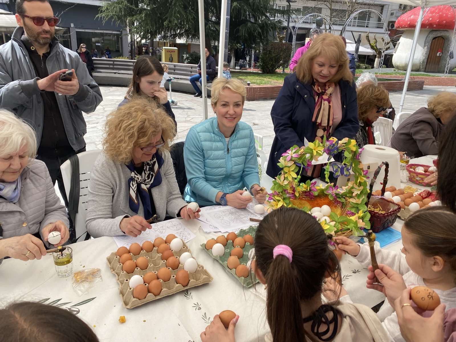 Η Αλεξάνδρα Σδούκου συμμετέχει ενεργά στο έθιμο της «περδίκας» στα Γρεβενά