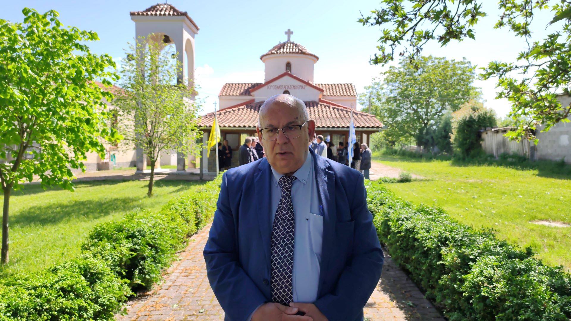 Στις θρησκευτικές εκδηλώσεις στον Ι.Ν Αγίας Γλυκερίας στη Βάρη για τη διάσωση των Γρεβενών από τον καταστροφικό σεισμό του 1995, ο Δήμαρχος Γρεβενών.