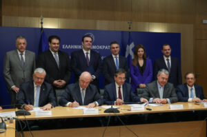 Υπογραφή της σύμβασης της Β΄ Φάσης του προγράμματος «Μαριέττα Γιαννάκου» για την ανακαίνιση 238 Σχολικών Κτιρίων