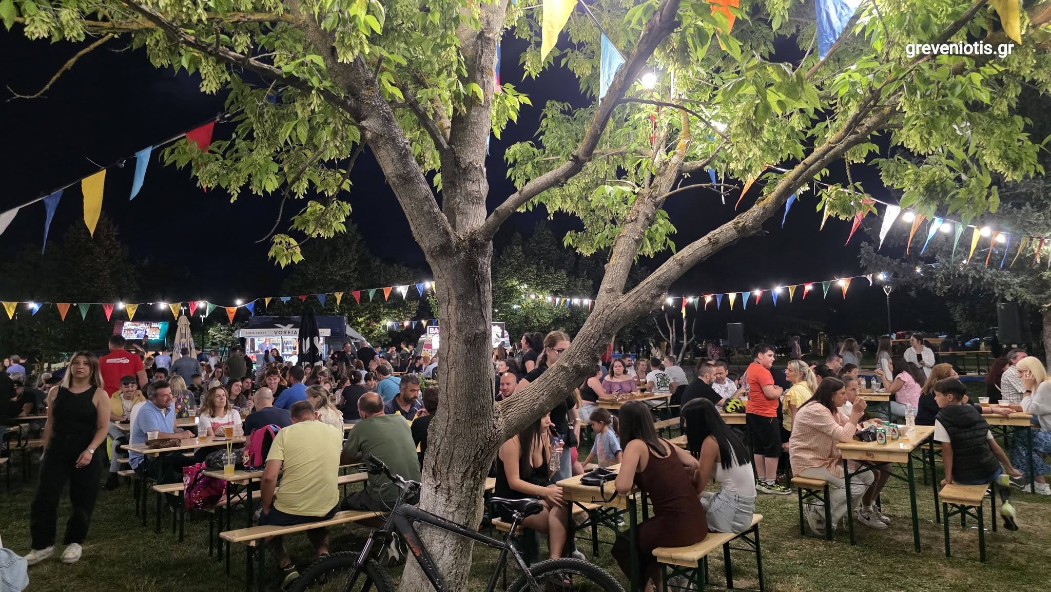 Οι Γρεβενιώτες αγκάλιασαν το Food Truck Festival από την πρώτη ημέρα