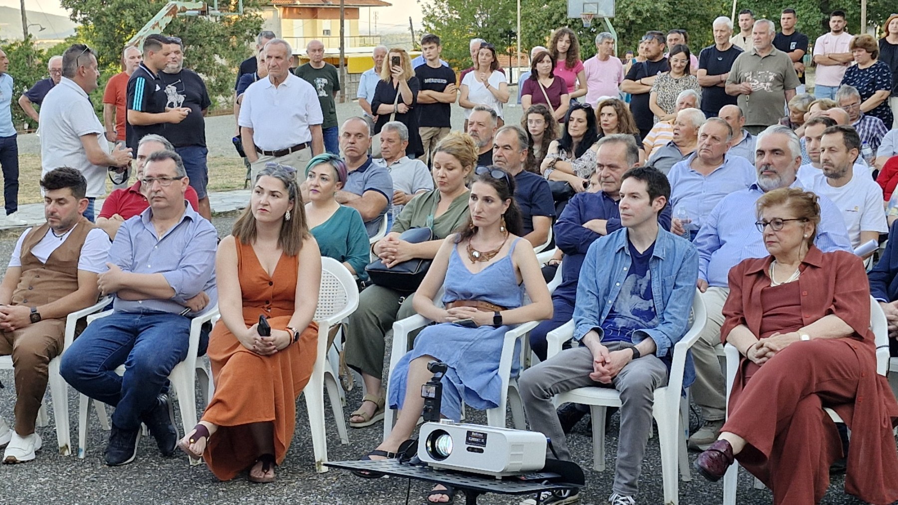Ένταση κατά της διάρκεια της ομιλίας του Δημάρχου Γρεβενων Κυριάκου Ταταρίδη στην εκδήλωση στη Μηλιά Γρεβενών (Βίντεο)