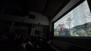 Γρεβενά: «Αόρατες Αποσκευές» και «Μυγδαλιά στο Μαύρο Χώμα» ταξίδεψαν το κοινό σε ανθρώπινες ιστορίες, μνήμες και βιώματα