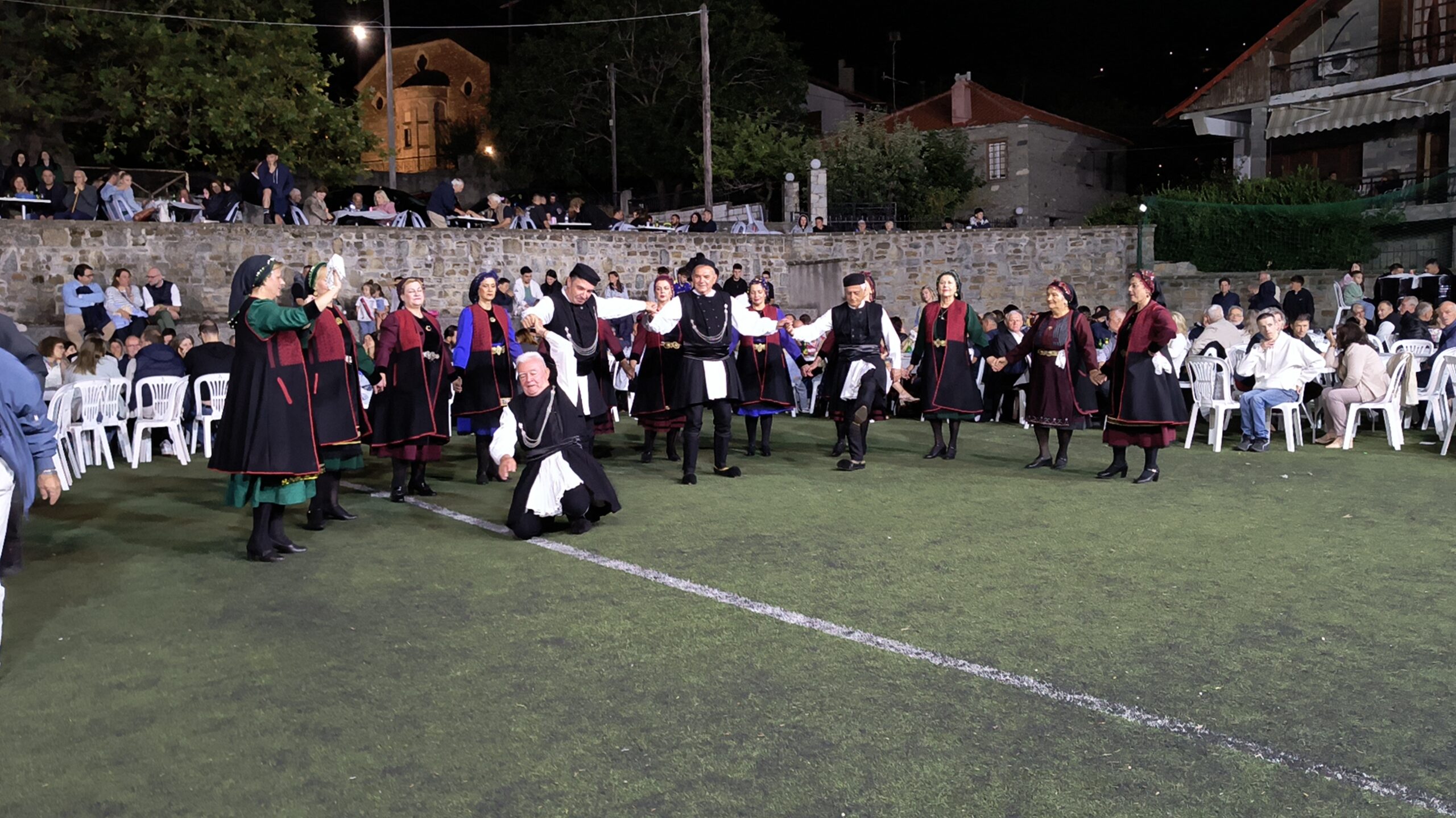 Το χορευτικό των Γρεβενιωτών Κοζάνης στην Κλεισούρα Καστοριάς (Φωτογραφίες)
