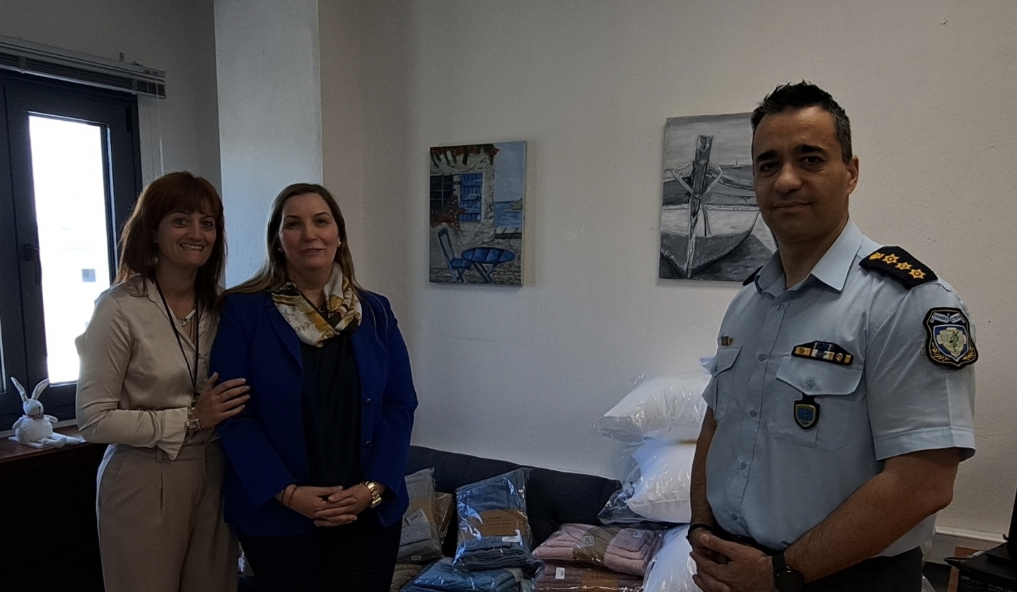 Δωρεά ειδών ιματισμού από τον Σύλλογο Αλληλεγγύης και Εθελοντισμού Γρεβενών «Ελπίδα», στο Γραφείο Αντιμετώπισης Ενδοοικογενειακής Βίας του Αστυνομικού Τμήματος Γρεβενών 